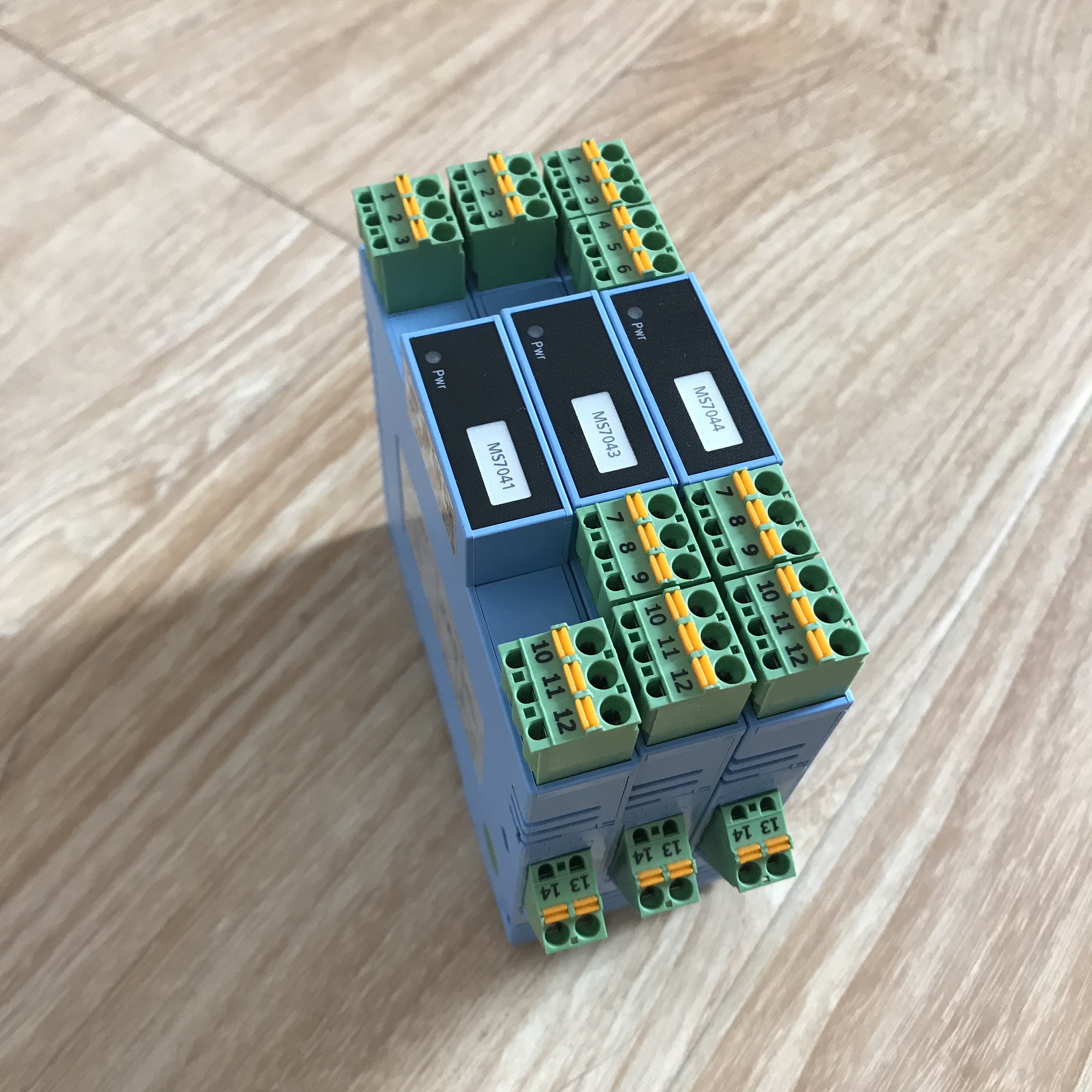 MS7045現(xiàn)場電源配電信號(hào)輸入隔離器（一入三出）